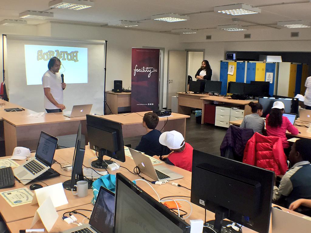 FacilityLive's tweet image. #Coding4KidsPV:arriva il momento più divertente!#scratch #codeweekeu #CodeEU Live #streaming goo.gl/VEMoT2