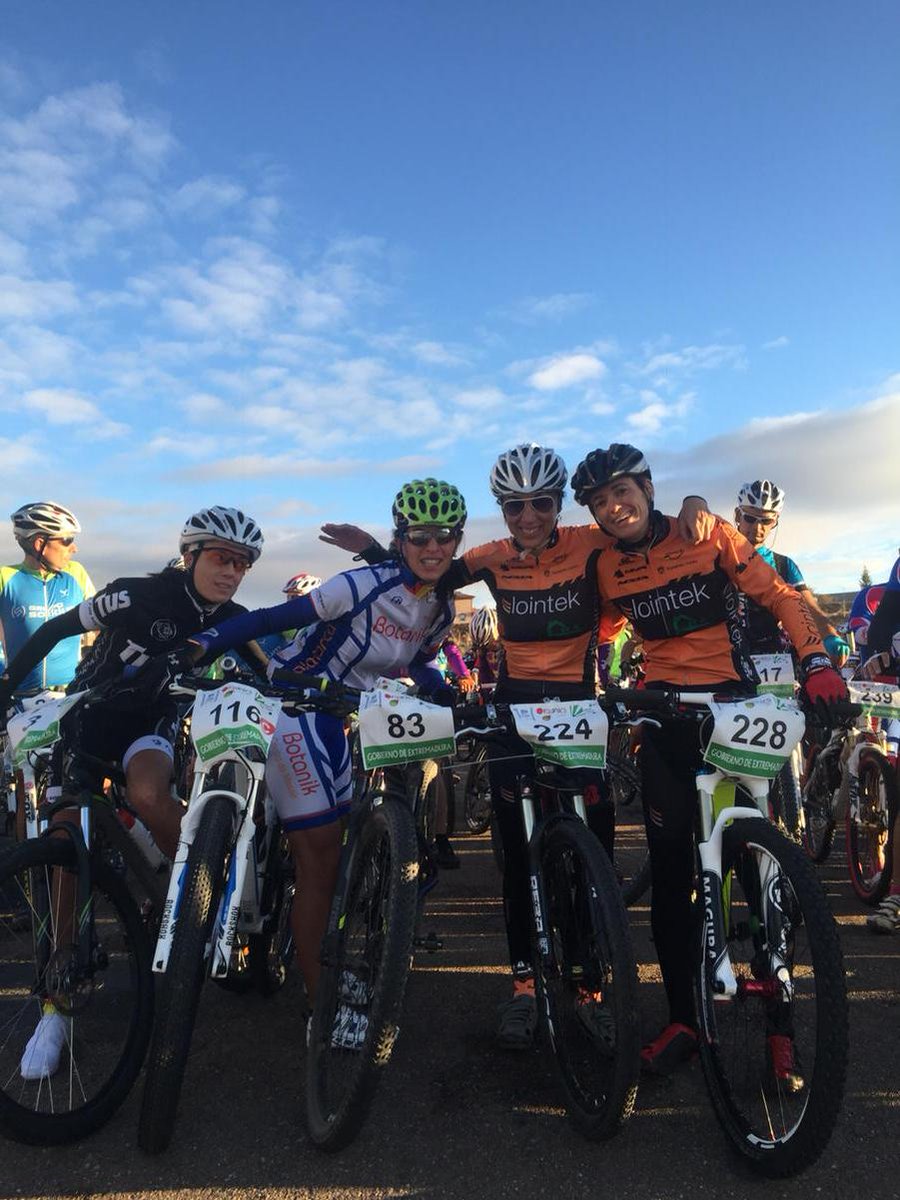 Lo que el ciclismo me a dado y me da tatis para toda la vida .blanca,Azu,Isa,Monse,dori 😘😘😘