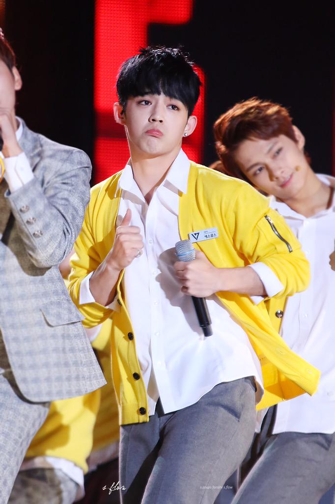 scoups_sg's tweet photo. [HD] 151009 Music Bank #에스쿱스 #scoups #세븐틴 #seventeen 
http://t.co/vonCNZA5yT
http://t.co/mU7bl2TOdt

© s_flow88 http://t.co/8sa2wmt4MX