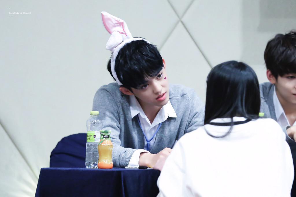 scoups_sg's tweet photo. [HD] 151011 Daegu Fansign

© 1995scoups http://t.co/MKUNchnO4v