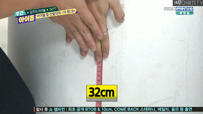 GOT7TH's tweet photo. วัดความอ่อนตัว แจ็คสัน 32 cm. 😱 http://t.co/xBYAmv5aYg