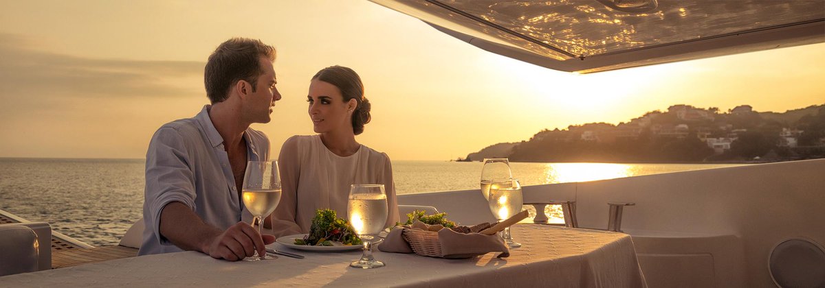 50 лет на двоих. Ужин на яхте. Романтический ужин на яхте. Романтическое свидание для двоих. Романтический вечер на яхте.