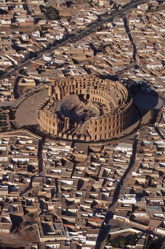 ElViajero_Pais's tweet photo. Túnez y los caballeros Jedi: visitamos los decorados de La guerra de las galaxias http://t.co/zPBfV52Hsh #viajes http://t.co/e7Ne9FLz7s