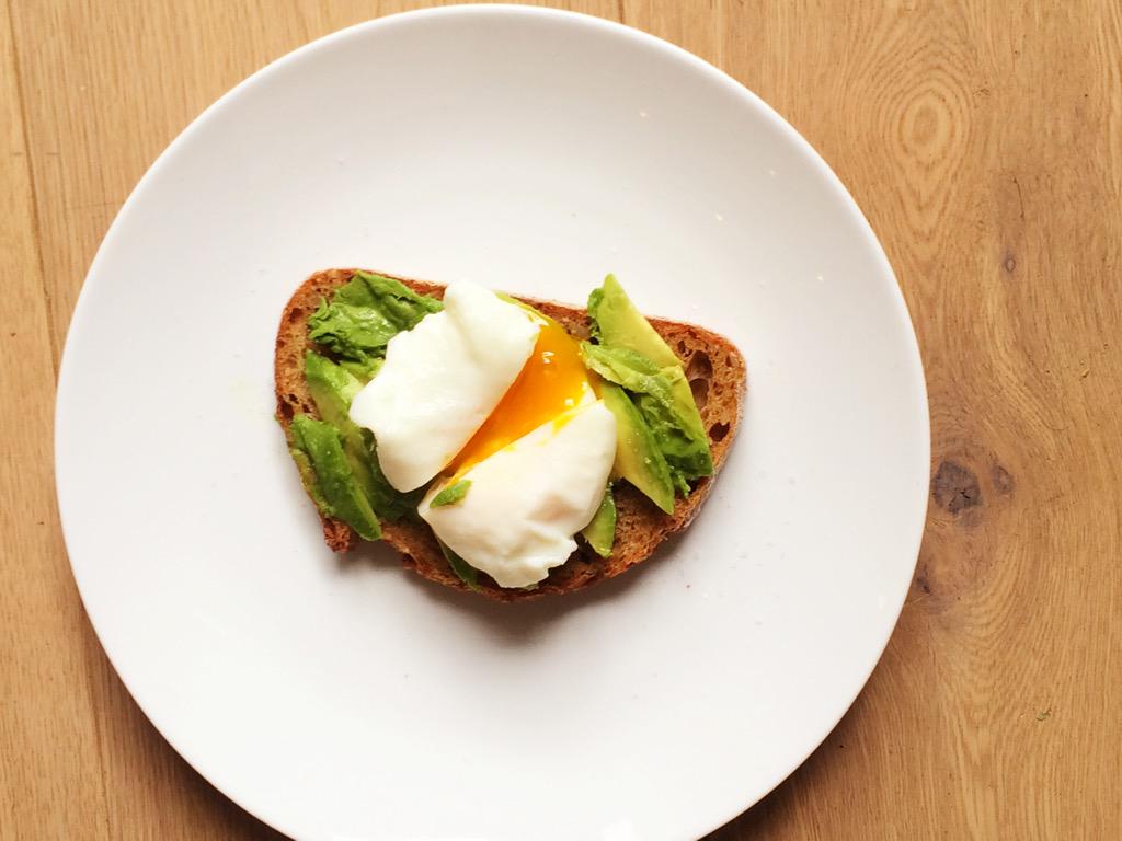 grapencheese's tweet photo. Lunchtime!! Probeer dit übergezonde broodje eens! #avocado #ei #gezondunch http://t.co/Wh9bXaGrgg http://t.co/pHtv9UxWSM