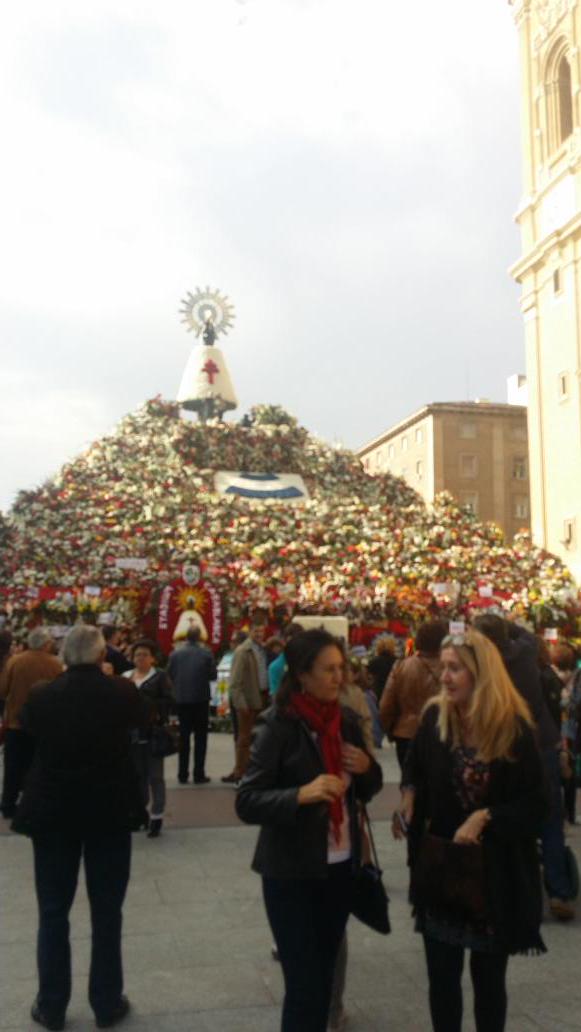 floresaznar's tweet photo. Virgen del pilar y mejor canastilla ofrenda 2015 1 premio http://t.co/T0KoNTZaDS