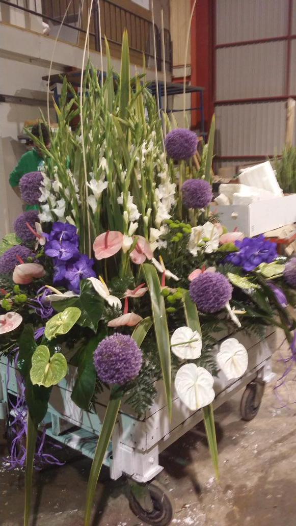 floresaznar's tweet photo. Virgen del pilar y mejor canastilla ofrenda 2015 1 premio http://t.co/T0KoNTZaDS