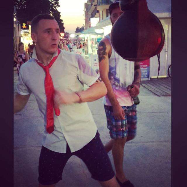 flemingdavy's tweet image. Proper miss wasting all my money on these on holiday. 👊🏻 😂 #PunchBall #SunnyBeach 🎉