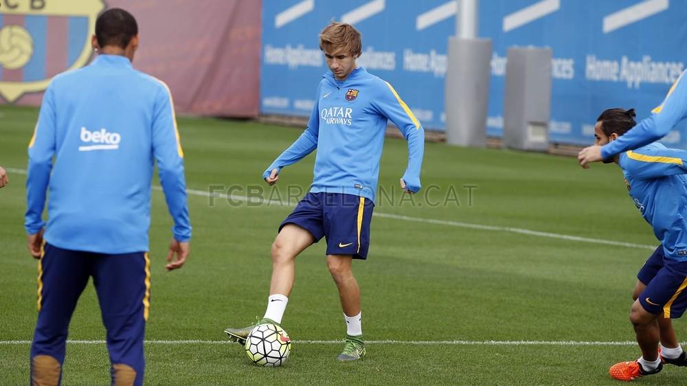 FCBarcelona_es's tweet image. [FOTOS] Las imágenes del entrenamiento con los internacionales de la selección española ow.ly/TnIAB