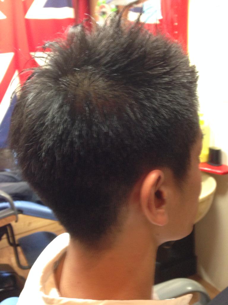 メンズヘアークラブb2 今日のヘアースタイルpart3 阪大生ボクサー ツンツンに短くカット サイド バックはサイド刈り上げ ちょこっと五郎丸かな ビフォーアフター Http T Co Trpkuctkyo