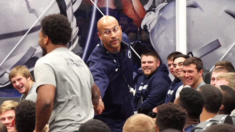 someecards's tweet photo. Keegan-Michael Key looks like the Penn State football coach, so he pretended to be him. http://t.co/9AryHZXzDu http://t.co/UEqoYU1nRE