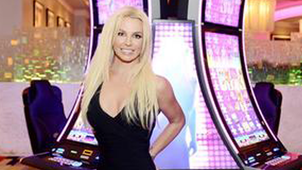 JovemPanEntrete's tweet photo. #Famosos @britneyspears compra mansão de R$28 milhões na Califórnia: http://t.co/wHKPYk0zX0 http://t.co/tK191wxVCo