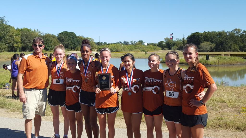 Kyndall913's tweet photo. District Champs!! #hornetpride #xc #runhard #regionalsherewecome http://t.co/vyqEvz79a9
