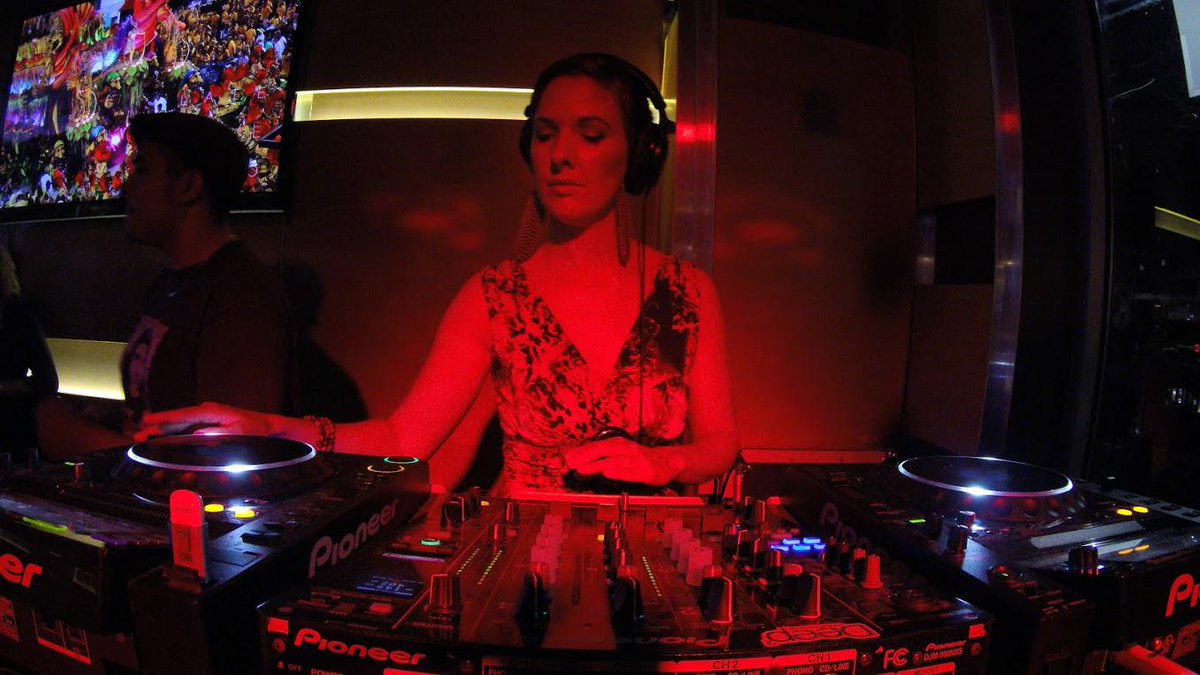 Iriela's tweet photo. Stay tuned 4 my new website & live Boiler Room style webcast from #LateNightAmigos #Cambridge #DEEPSQ #deephouse ♪ ♫ http://t.co/7D4QPQ43t8