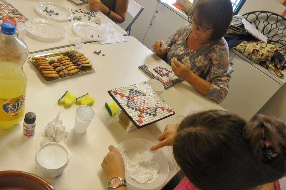 barceloneta1761's tweet image. Aquest dissabte passat vàrem realitzar l´últim dia del taller de mosaic.
/www.facebook.com/lacasadelabarceloneta1761