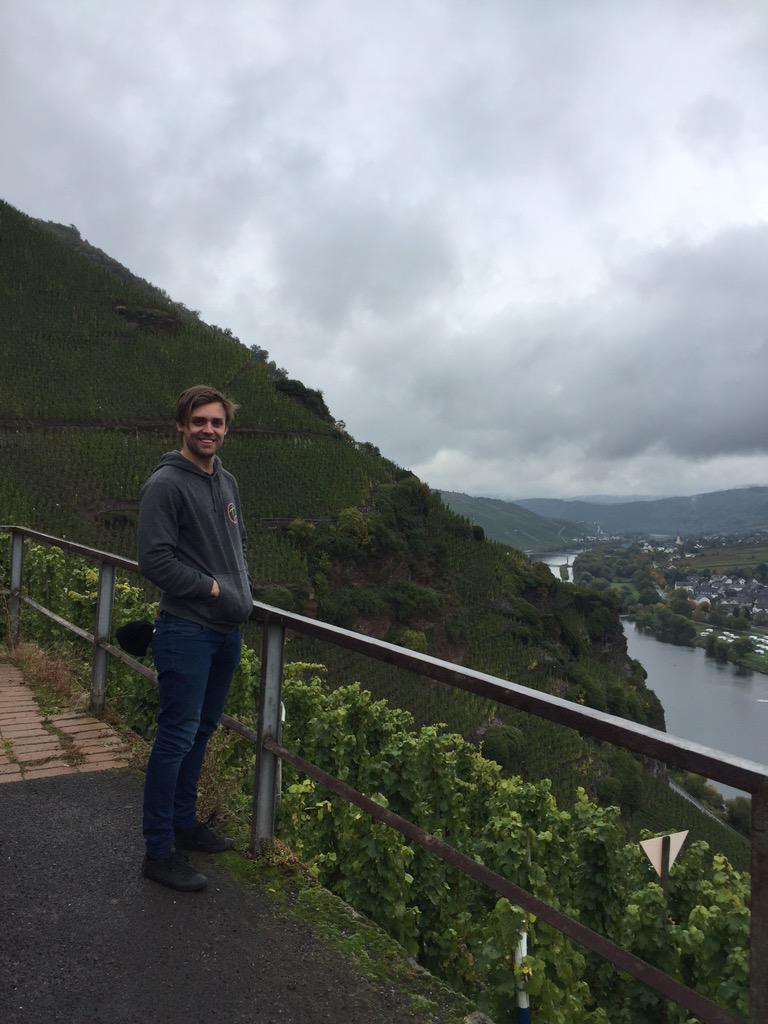 sezadamson's tweet photo. Fantastic tour and tasting today @drloosenwines #riesling #ürzigerwürzgarten #mosel @Jimbarrywines on tour http://t.co/cXLzgItZq7