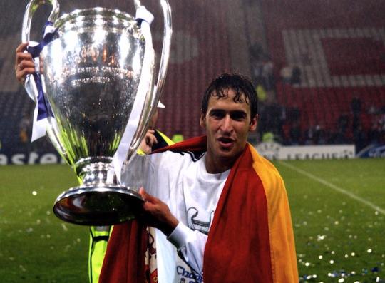 Madridismoreal's tweet photo. ¿Te gustaría que Raúl fuese entrenador del Real Madrid en un futuro? #genius 

RT = Si.
FAV = No. http://t.co/CZJb4LVKHa