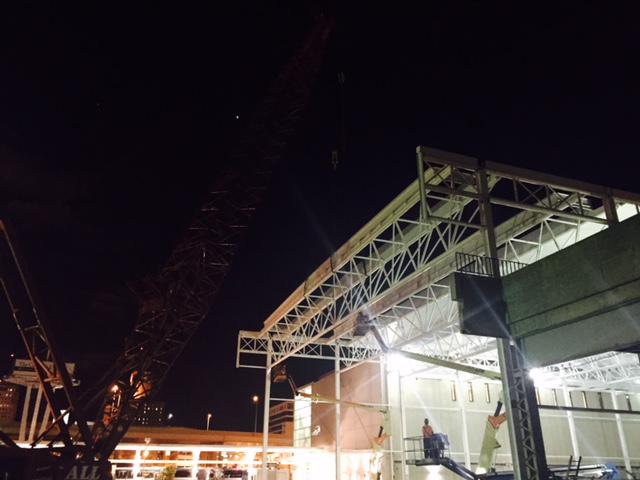 JPCullen1892's tweet photo. The last 150' single span 3D truss - approx. 50,000lbs - is installed at #Milwaukee Intermodal! #ToughJobExperts http://t.co/oUUGtWNPI1