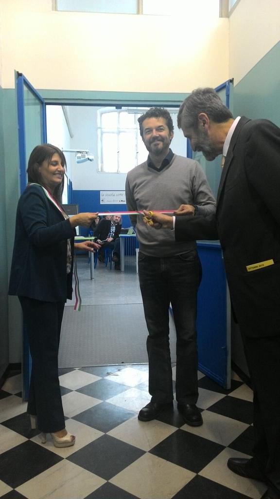 librarepiemonte's tweet photo. #aula3.0 Avogadro Il taglio del nastro !  La scuola come la vorrei @assoedu @tommasodeluca http://t.co/T9c2OYnwkn