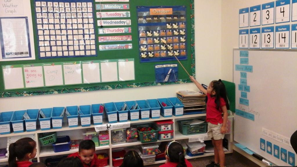 inroom108's tweet photo. We are learning about the calendar. http://t.co/R9lg2wXFMZ