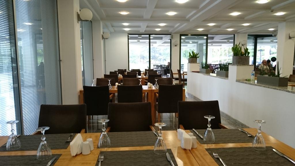 <a href="/itu_petek/">İTÜ Petek Restoran</a> rest.dan sıcak bir atmosfer.