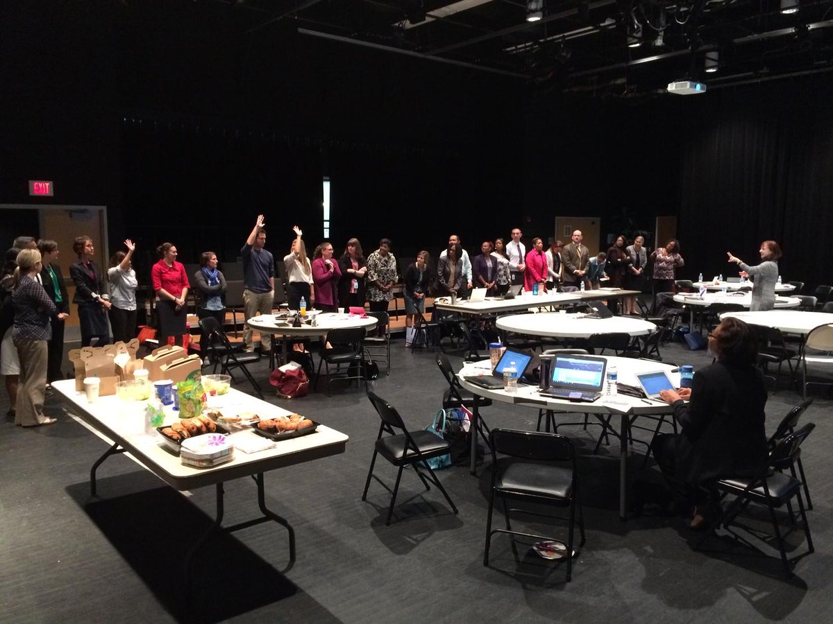EWCONROY_YHS's tweet photo. APS Assistant Principals from 1-20 years of experience! What a continuum!#APSAp's http://t.co/SqRFpy2Fs0