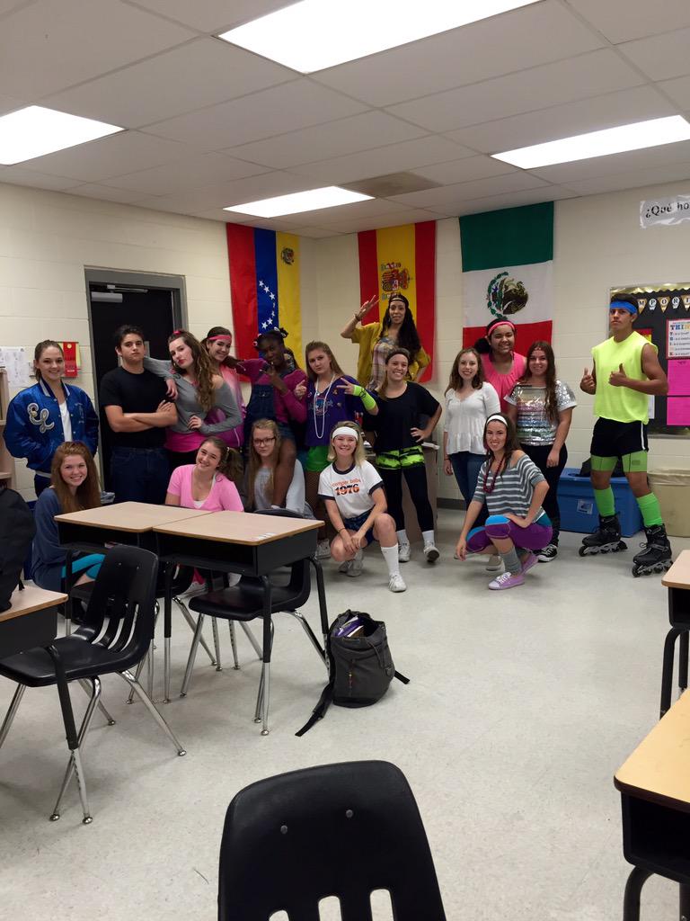 pascoenespanol's tweet photo. Decades Day! #jwmhs #homecomingweek2015 http://t.co/NcWVOIFixx