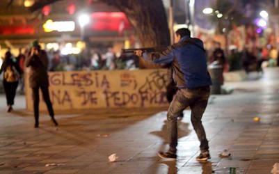 Revistaelabasto's tweet photo. Mira esto che...Mojigatos, fachos, y por supuesto un civil armado (?)... http://t.co/hgx5fJAeNW