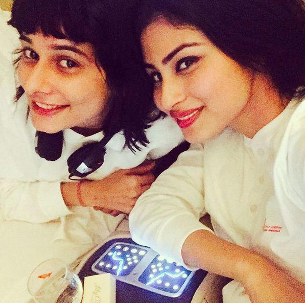 IndTellyAwards's tweet photo. Who looks the cutest - @aneri_vajani or @Roymouni ..?

#Tellychakkar
@NAUCFANCLUB @naucfans @MouniRoyFC http://t.co/MrPtDC0zyX