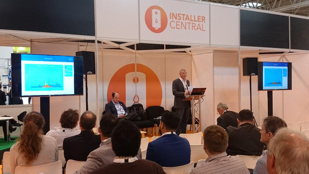 K_T_Tan's tweet image. Stuart Elmes, CEO @ViridianSolar, speaking at the SEUK 2015 about PV self consumption to installers.