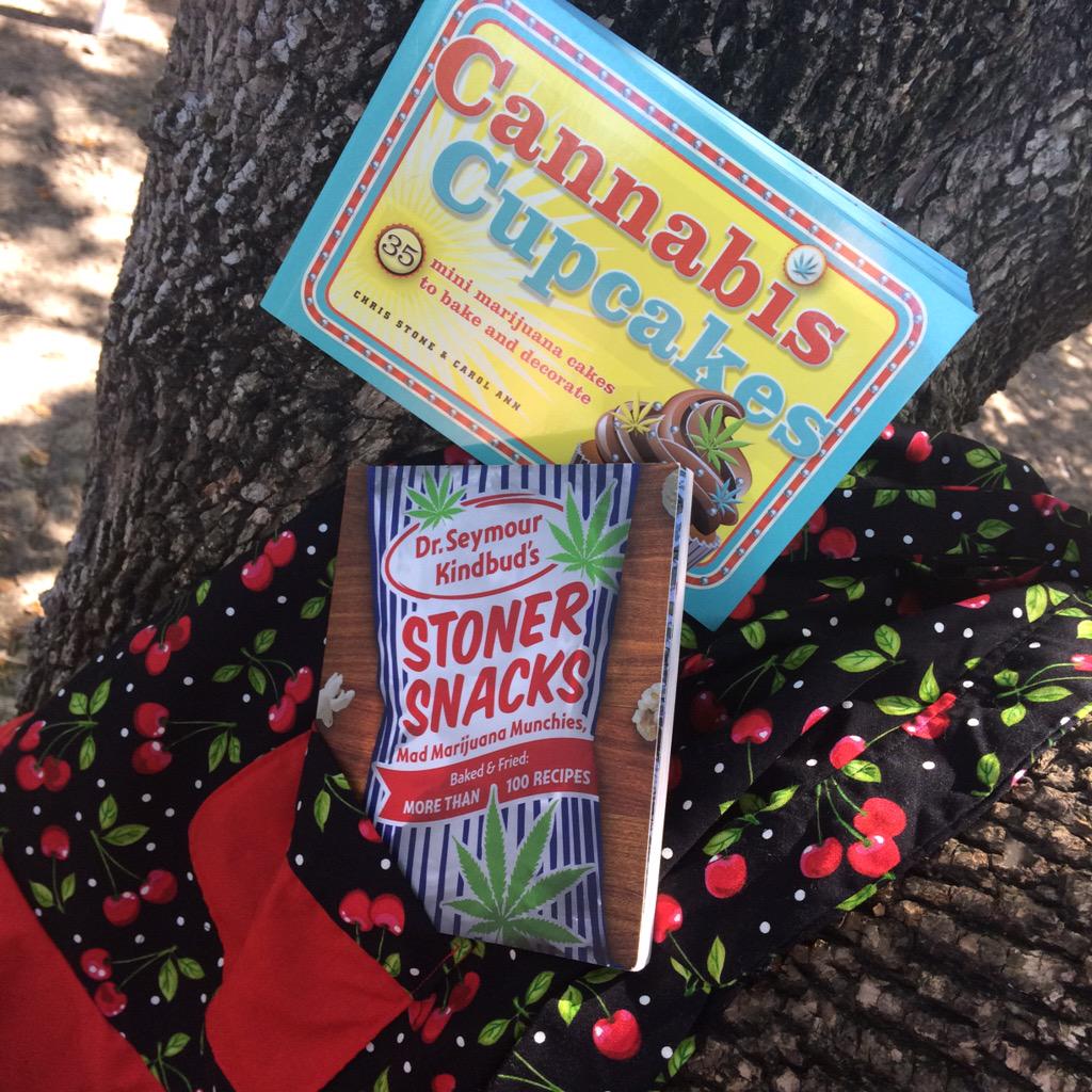 NurseMaryJInk's tweet photo. 🍴I want to #giveaway these great prizes! 
🍩Follow @NurseMaryJInk 
🍩🍩RT to enter
#stonercircle #edibles #ganjakitchen http://t.co/MPh6NQ1EAA