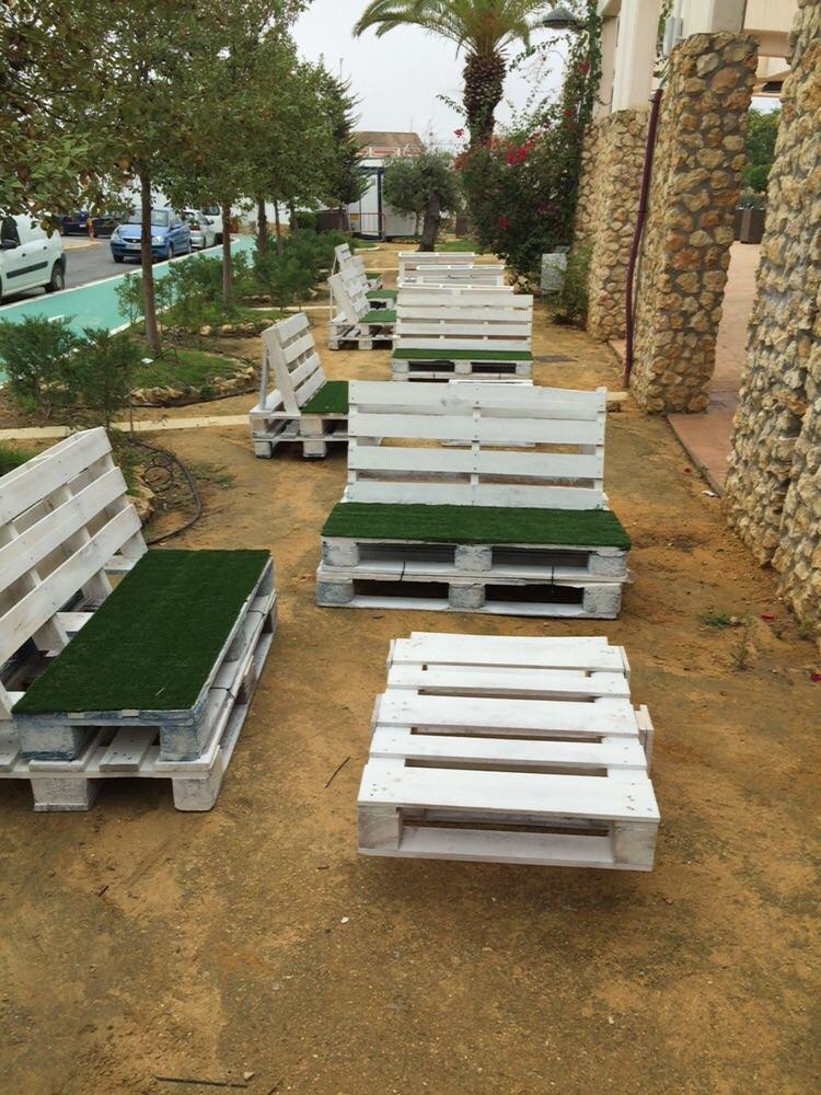 DisplayHLV's tweet photo. Ya es hora de enseñaros alguno de los rincones de #Feria3Display. Esta es nuestra zona de descanso.Mañana comenzamos! http://t.co/XlVwLKDtJI