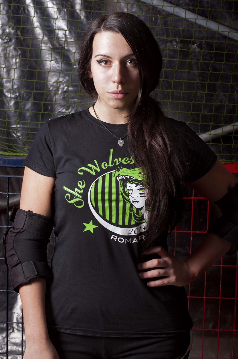 Rollerfighters's tweet photo. this is the new italian Fight Girl! #derbyaddicted #rollerderby #roma #shewolves #Italy #love
http://t.co/ddUZ7p8brI http://t.co/DQCE2BDwca