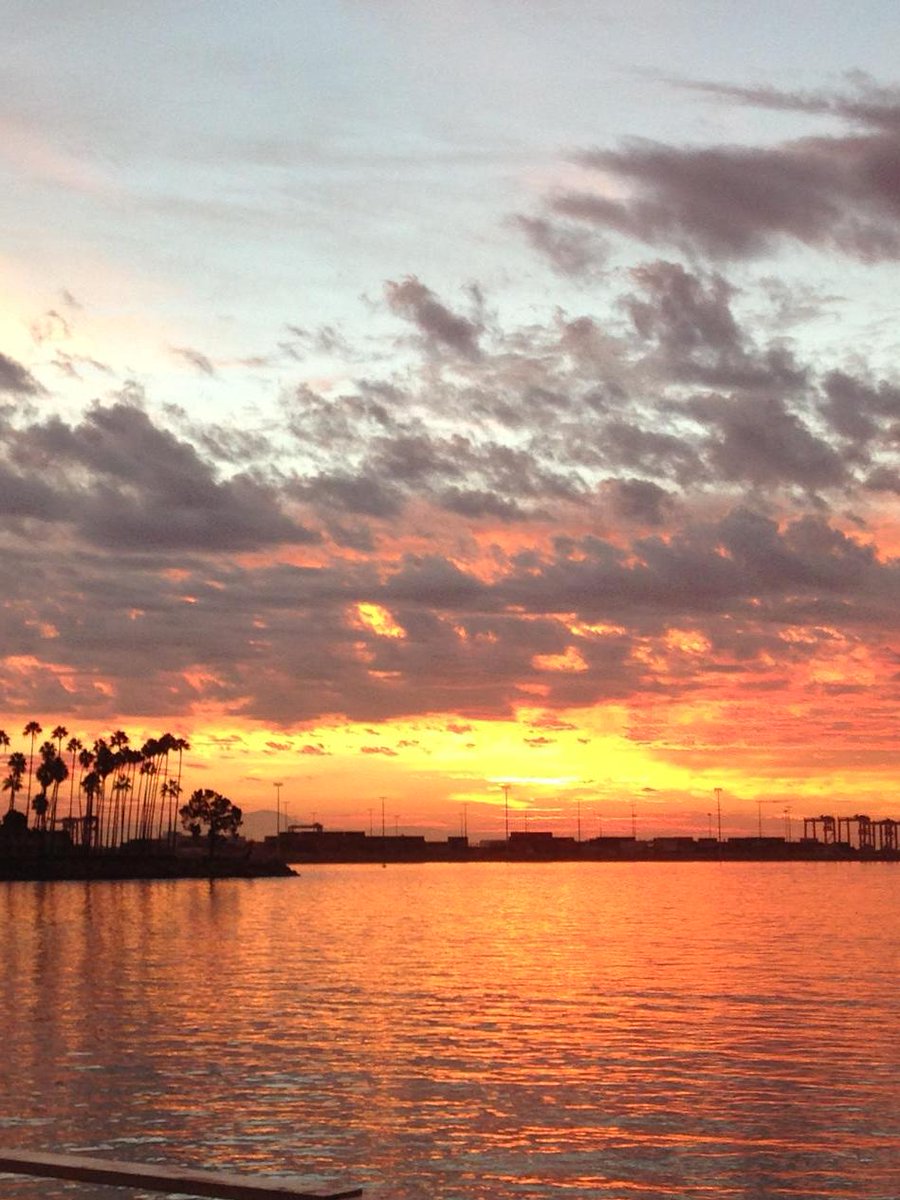dakinemary's tweet photo. Good morning.  God painted a beautiful sunrise!🌞 http://t.co/7Xpwzlr4fh