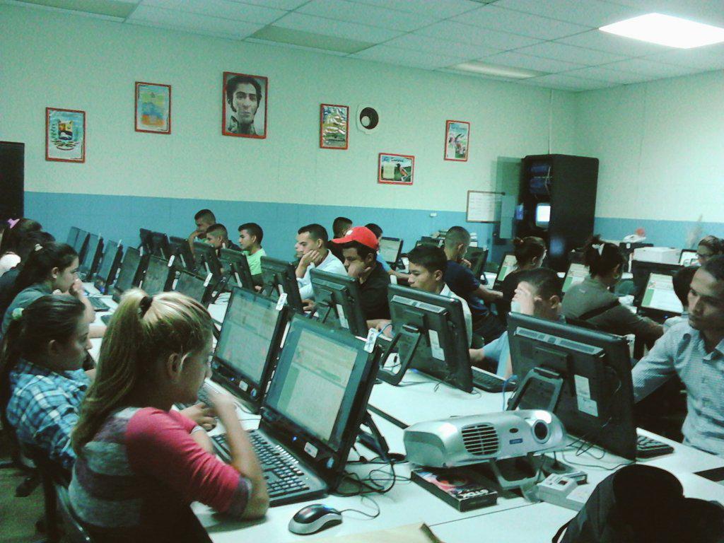 FundabitBnas_Mb's tweet photo. Hoy 21 aspirantes @UNESBARINAS presentan prueba psicométrica en #CBIT Barinitas1 @Fundabit @FundabitBarinas http://t.co/qAzLuNGVqX