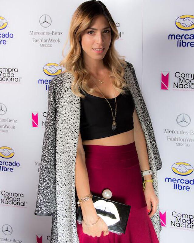 ModaNacional's tweet photo. Blogger y fashionista @fernandapolin en el pabellón CMN por @ML_Moda dentro de #MBFWMx #UnaDeMéxico #MLModa http://t.co/8eYcorJRRP