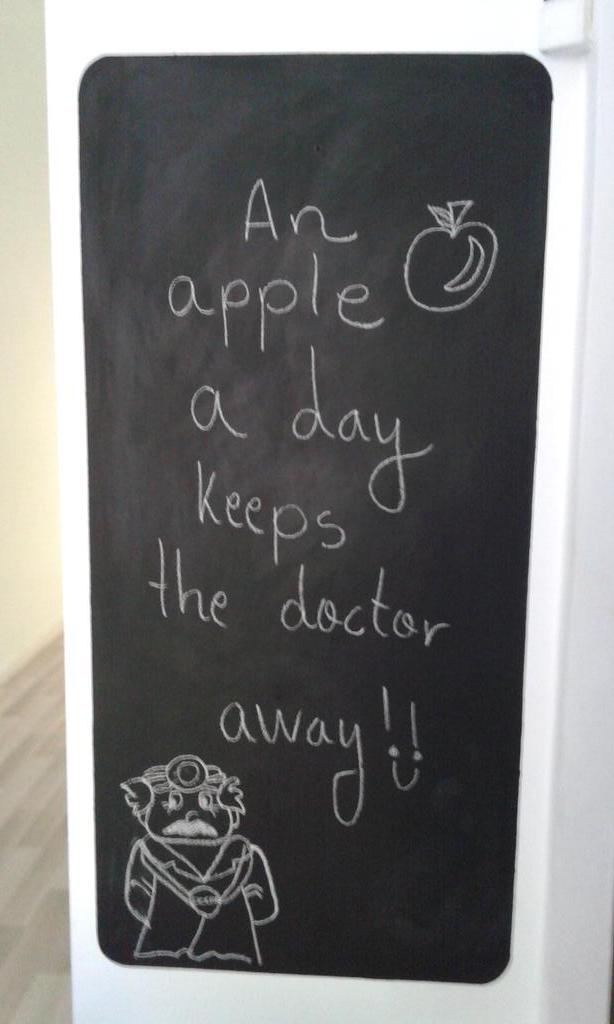 EnglishTime_es's tweet photo. #englishtime Una manzana al dia... http://t.co/vtGgwiDCSI
