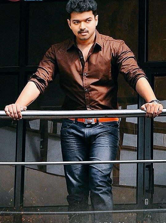 KollyUpdates's tweet photo. #Vijay59 - 

Pic1 #Illayathalapathy #Vijay in Fit for Cop Action &amp;

Pic2 #Vijay @Samanthaprabhu2 Lovely Pair ever http://t.co/fpYPYAiMYr
