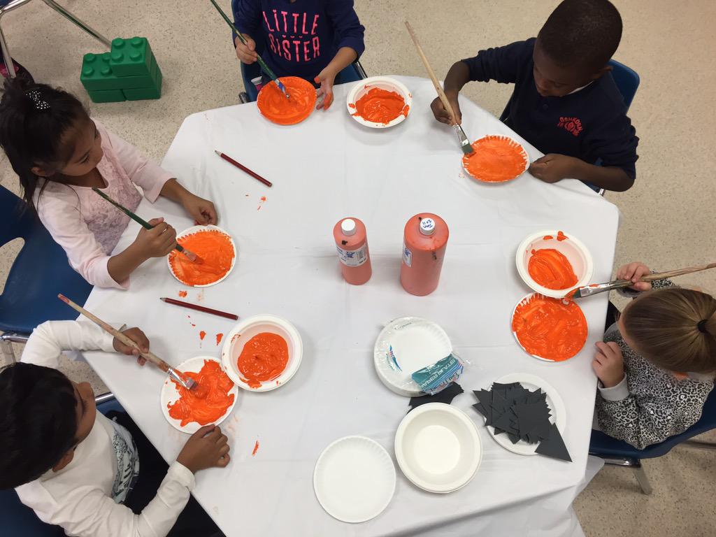 GAFDKRM104's tweet photo. It's pumpkin time and our new inquiry has started @GAngelsschool http://t.co/wxi1DVXeDz