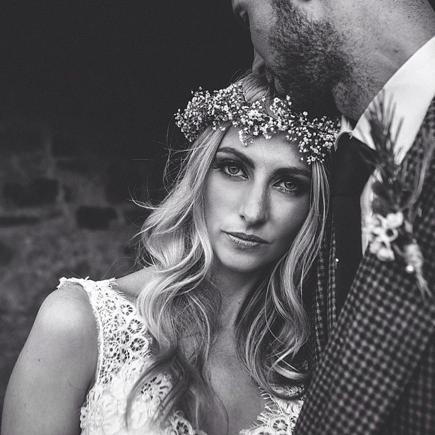 thetwinstweets's tweet photo. How beautiful does Heather look at her beautiful @HealeyBarn wedding? (Clue: Very) http://t.co/1o3GfwyVRv http://t.co/6dSYYC2YO8