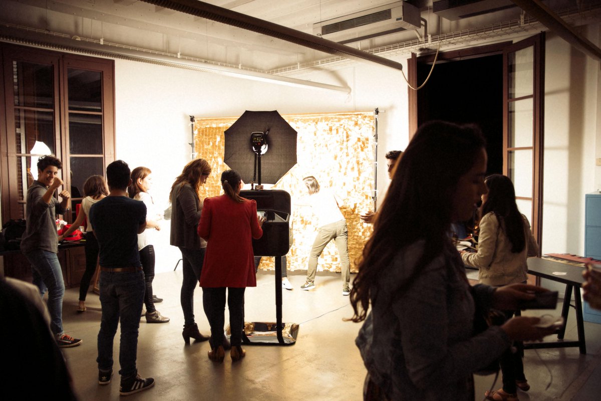 Smybox_Spain's tweet photo. Echa un vistazo a las fotos de nuestro Evento Smybox Live Demo en @hubbcn #eventos #fotomaton #FOTOS #smybox_spain http://t.co/cqpKkSb3on