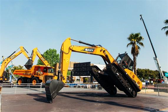 bi_C_News's tweet photo. Successful seccond edition of the #Bauma #Conexpo #Africa @BAUMA_AFRICA http://t.co/sCseo1xf4R http://t.co/A5XkA33Pq5