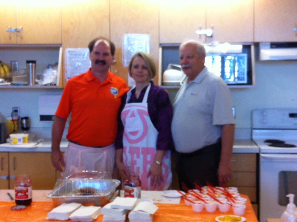 DrClarkSchool's tweet photo. Thanks @YMMRotary for supporting our breakfast program and helping out this morning! @FMPSD http://t.co/TnD45HQGha