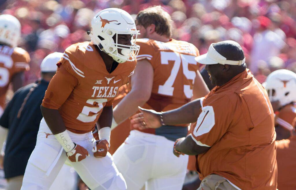 mikethompson83's tweet photo. @kris23db stay fired up n keep ballin. We see you dawgs workin. #forBevo #NewEra #HookEm http://t.co/LnfDUHdjr2