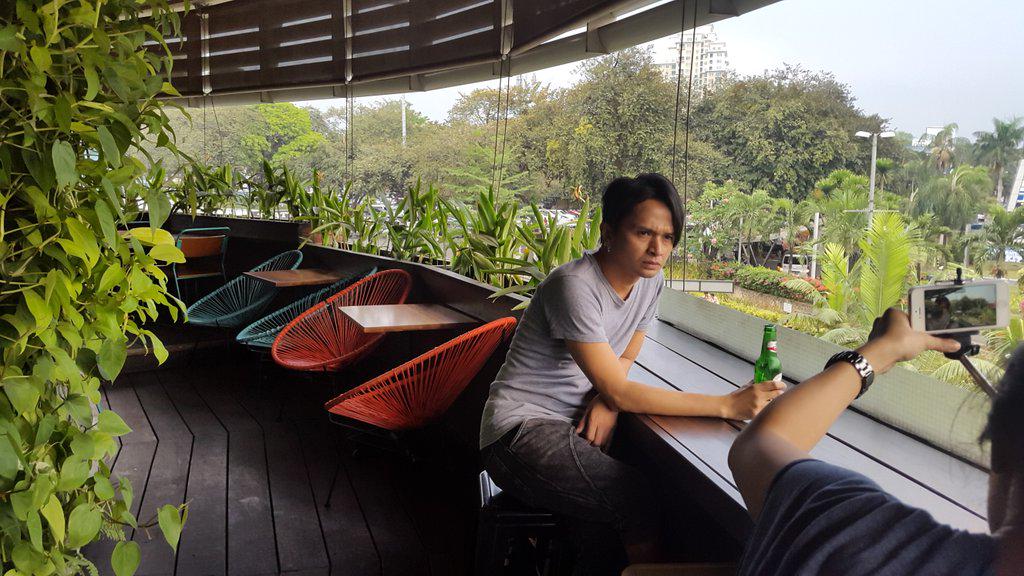 RT <a href="/gianina___/">Gaylord Mirta</a>: #BTS #BiasHijau sang novelis merangkap sutradara <a href="/AcidAstree/">Astrie Kharismadewi</a> sedang syibuk