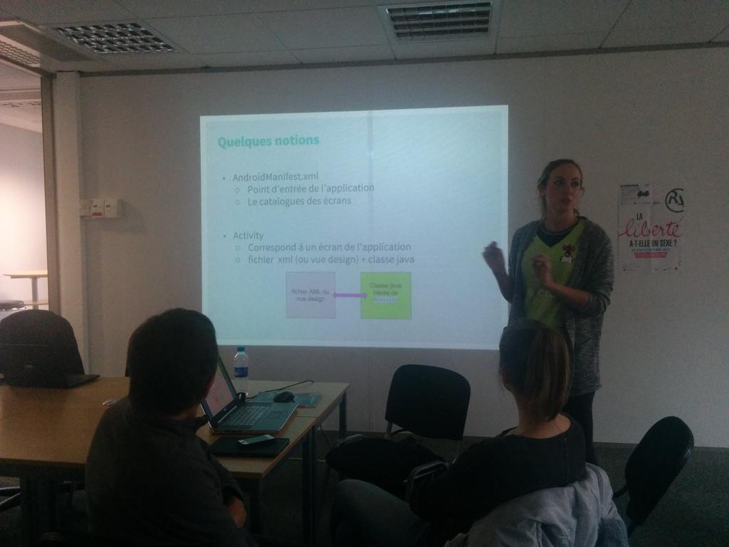 duchessfr's tweet image. .@MarionFlex en plein dojo pour l'atelier #Android @duchessfr Lyon #codeweek2015