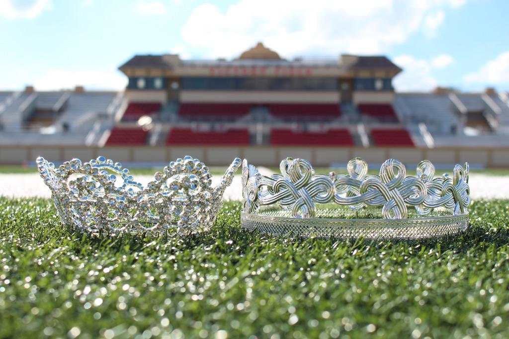 SEU_DSE's tweet photo. Last day to cast your vote for #SEUhc15 Court. Visit our booth on El Prado. Voting Closes @4 http://t.co/OlZzS3kHEM http://t.co/G31CWi0SI9