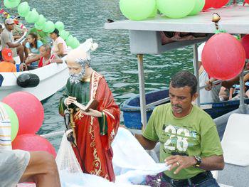 taboga_pty's tweet photo. #SabíasQue cada año en las celebración de San Pedro, los pescadores realizan una procesión acuática junto al Santo? http://t.co/bLSxBMzHBn