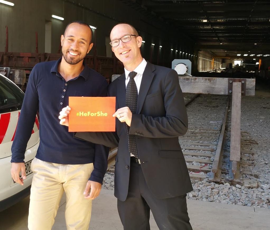 Nvnpnen's tweet photo. Mouvement #HeForShe du réseau http://t.co/ANgQPAmmgW 
Les hommes #SNCFReseau se mobilisent pour la mixité. 👫 http://t.co/myEvWUEtOo