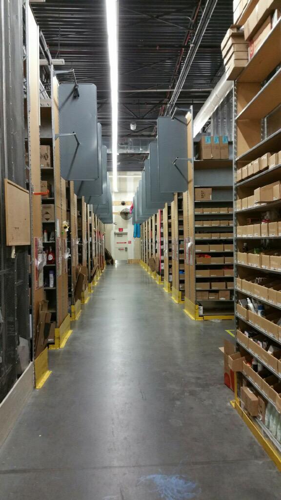dustylee1987's tweet photo. Truck done✔️ backroom clean✔️first impression full✔️shiptostore done✔️ #2186 #gettingitdone @maxwellwiller http://t.co/u0iEUZaMka