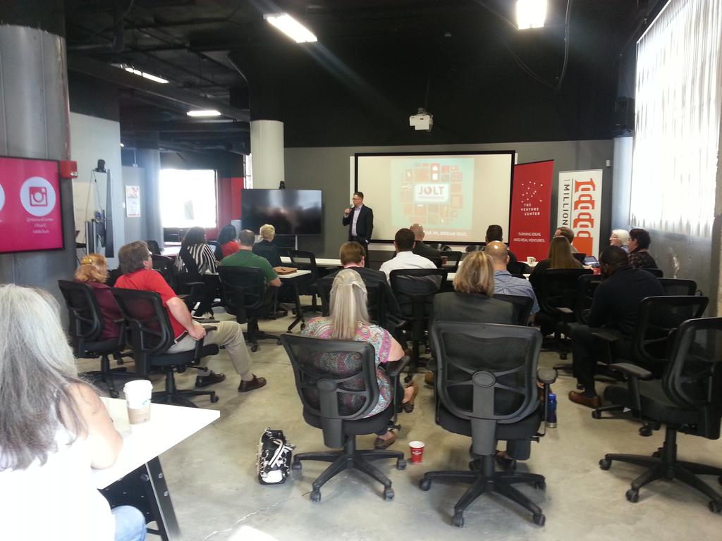 Goodthingslocal's tweet photo. Always good to see locals in action #Goodthingslocal http://t.co/HKAsPVHw8K